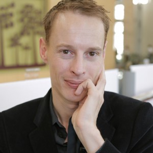 Daan_Roosegaarde_portrait_by_Dezeen