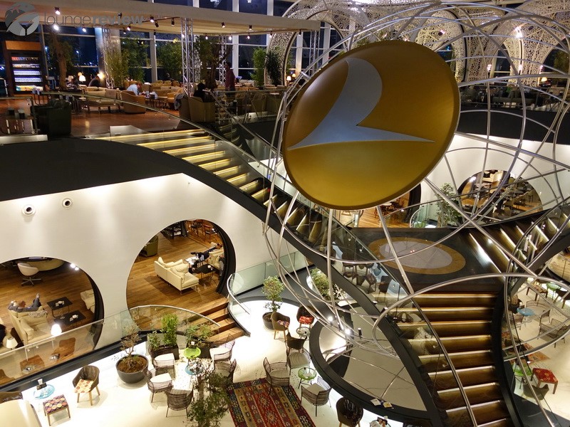 Turkish Airlines Lounge in Istanbul Ataturk Airport