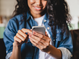 A prospect using a smart phone to dial to an apartment call center