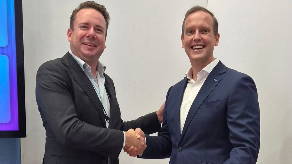 Jan-Willem Jeucken and Alex Becker shaking hands about their new partnership between Yardi and NAS Invests